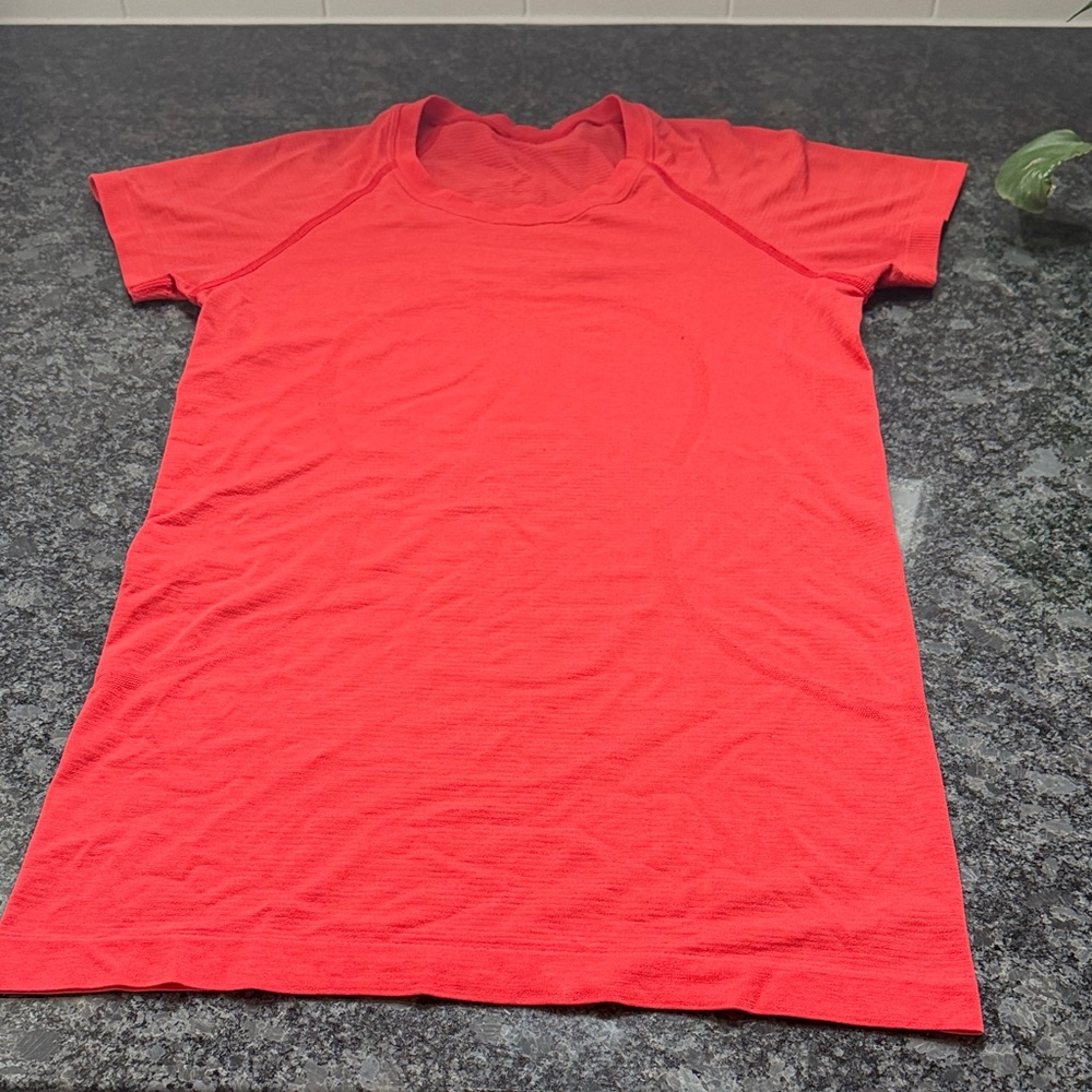 lululemon swiftly tech Women's coral Short Sleeve Tee